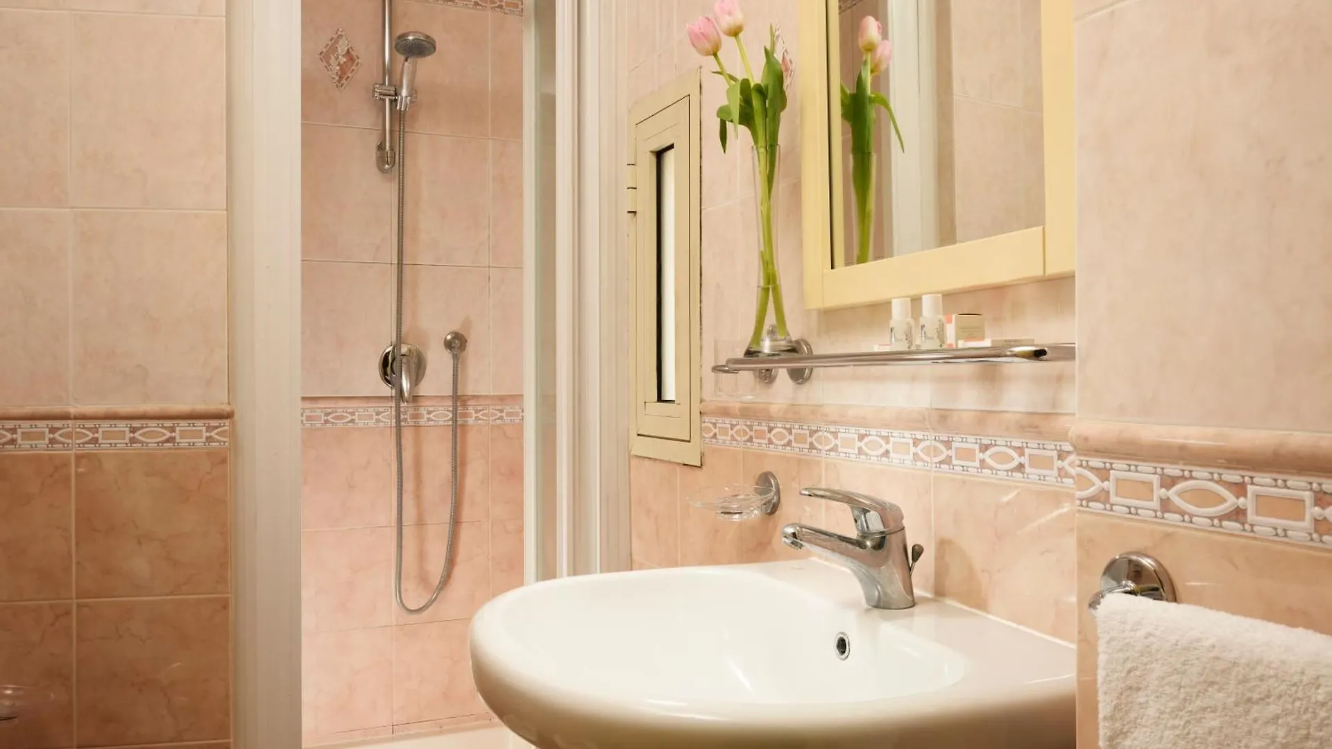 Hotel Patria Ρώμη 3*,