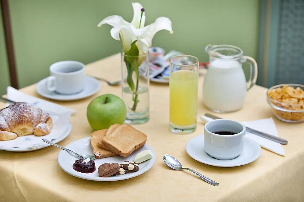 Hotel Patria Рим Италия